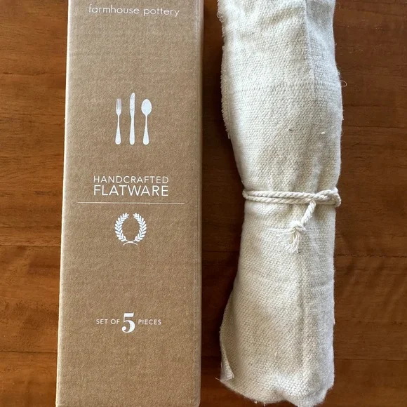 NEW Brushed Gold Flatware "Farmhouse Pottery" brand (six sets of Stowe 5 piece) - Picture 4 of 12